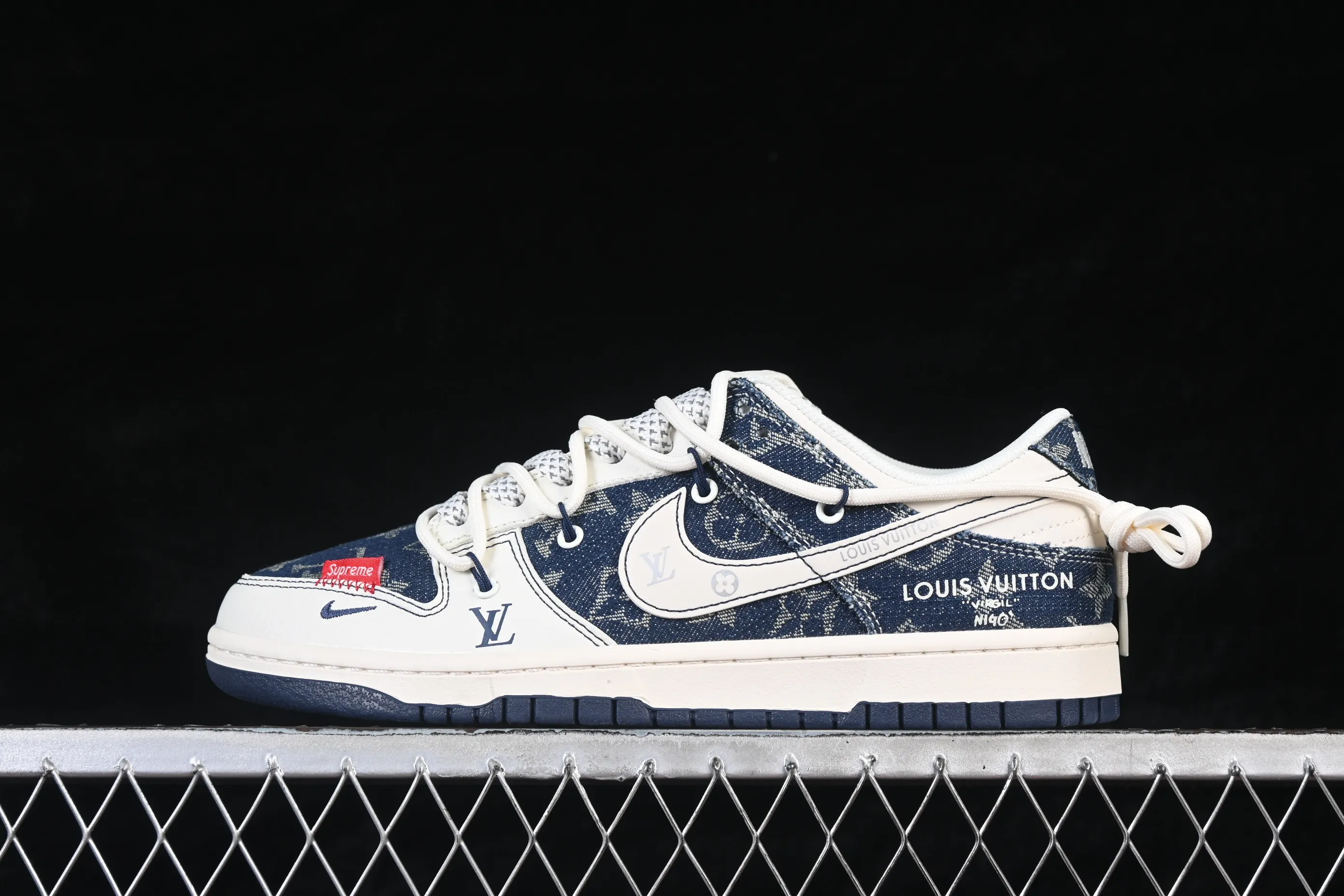 All Categories Nk SB Dunk Series Nk SB Dunk Low High-end Customized Low-top Shoes Nike SB Dunk Low Denim Presbyopia Straps High-end Customized Low-top Casual Shoes YX5066-397
